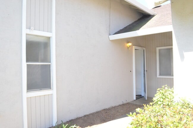 Building Photo - 759 Valley Green Dr