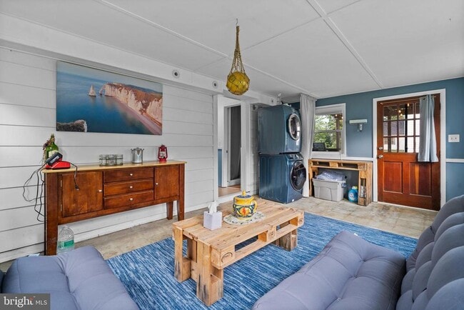 Building Photo - 6591 Long Beach Dr