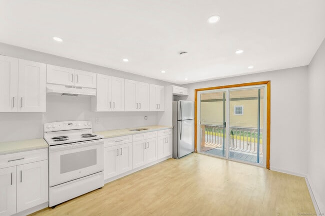 Building Photo - 387 Bucks Hl Rd