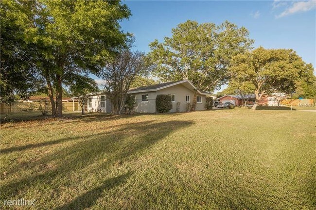 Building Photo - 1396 Crescent Dr