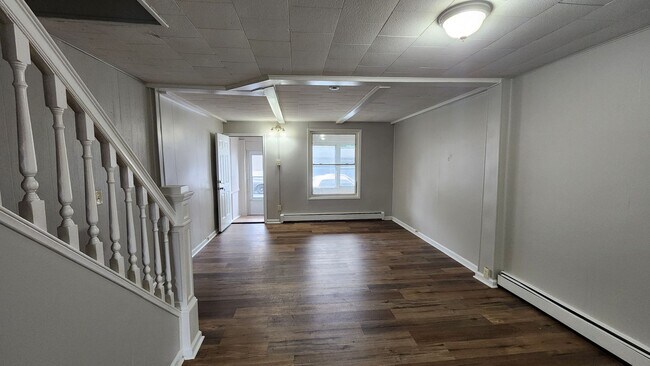 Foto del edificio - Renovated row home with back yard!