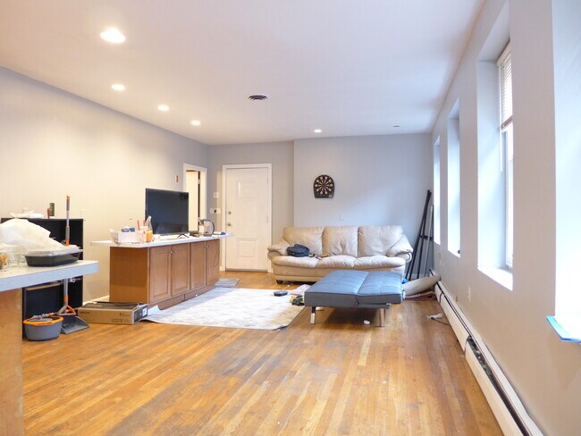 Foto del edificio - 896 Huntington Ave
