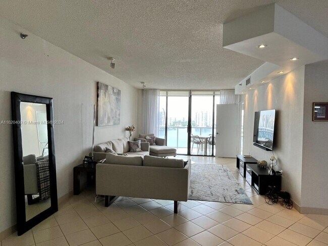 Foto del edificio - 4000 Island Blvd