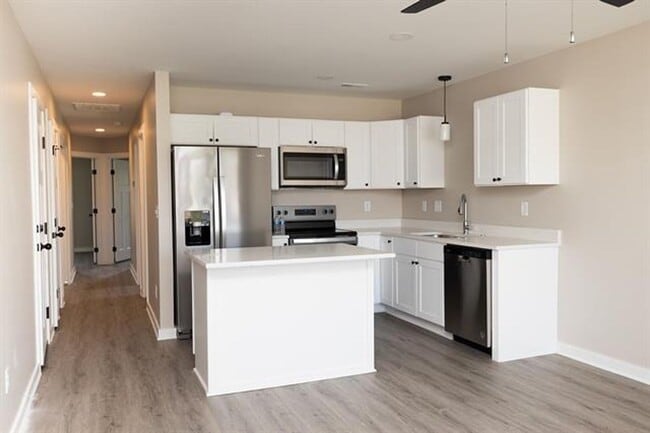Foto del edificio - 542-544 W 50th Ct S