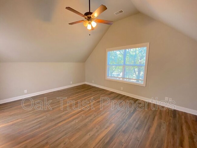 Building Photo - 5101 Hyde Park Village Ln
