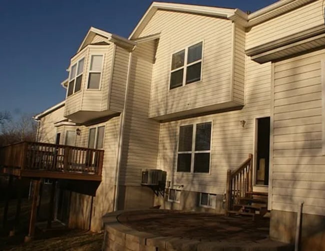 Building Photo - 10661 Midland Manor Ct