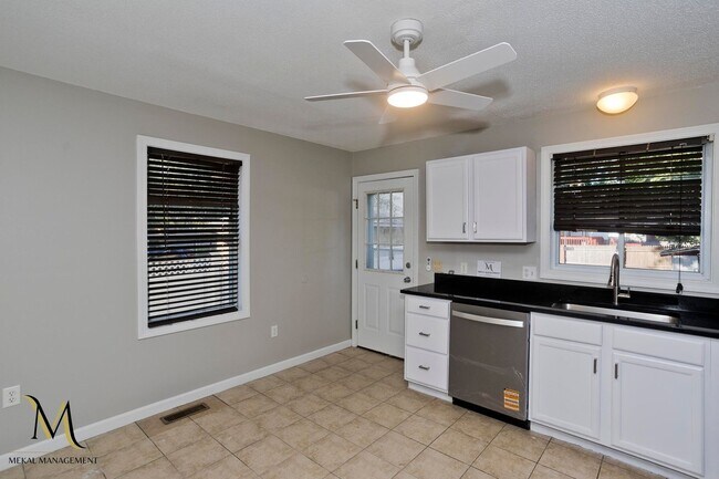 Foto del edificio - 581-583 Armory Street