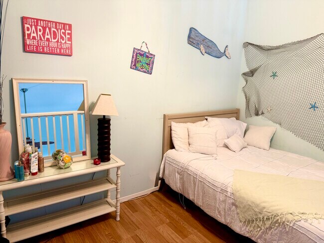 Foto del edificio - 17614 Front Beach Rd