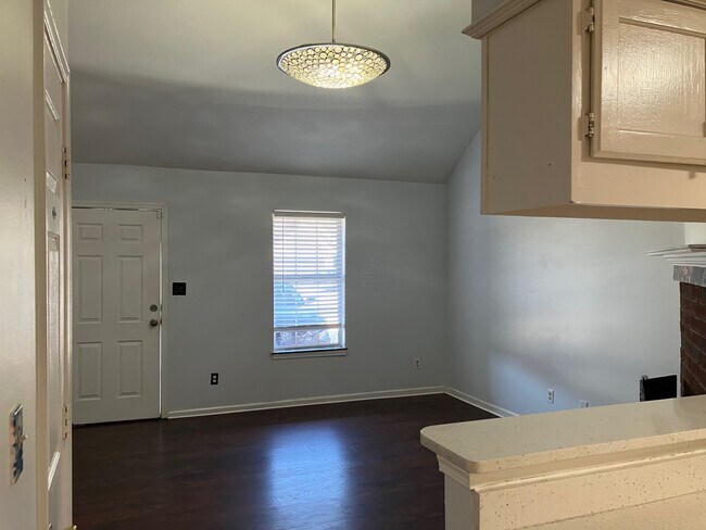 Building Photo - 7054 Foxhall Dr