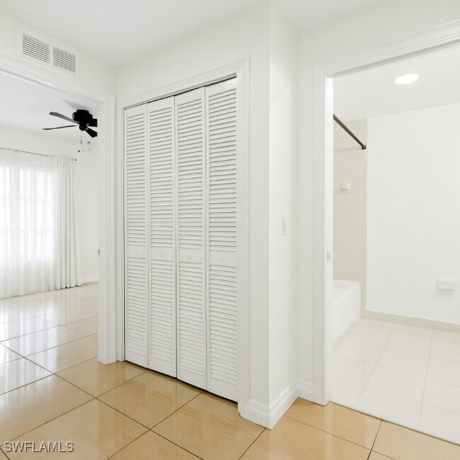 Foto del edificio - 8423 Bernwood Cove Loop