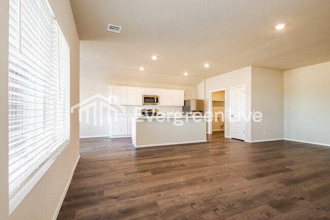 Building Photo - 1002 W Lawton Rd