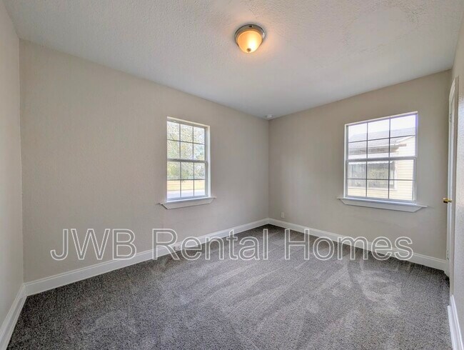 Building Photo - 3803 N Davis St