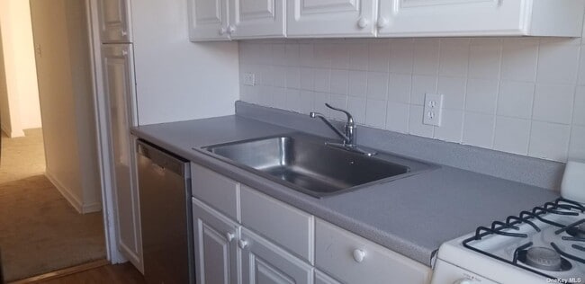 Foto del edificio - 73-45 210th St