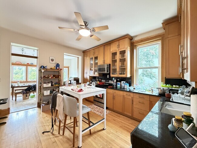 Foto del edificio - 833 N Rockwell St