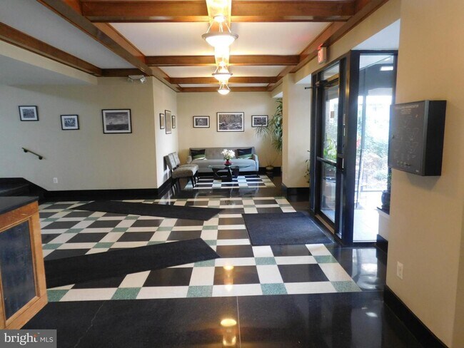 Foto del edificio - 1801 Clydesdale Pl NW