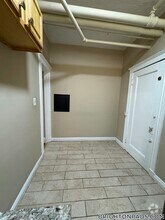 Building Photo - 32 Sidlaw Rd