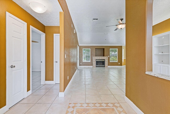 Building Photo - 208 Palm Cir