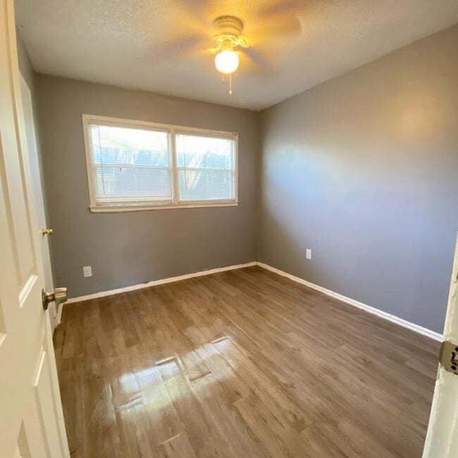 Foto del edificio - 2714 E 3rd St