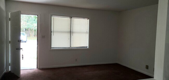Living room - 801 Burcale Rd