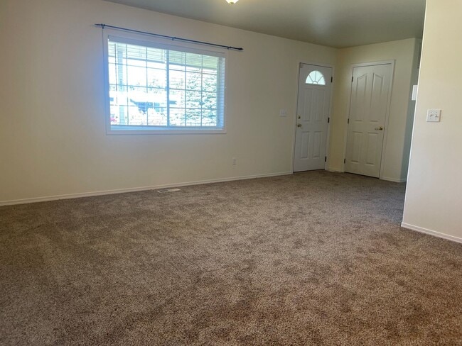 Building Photo - Now renting 2 bedroom House