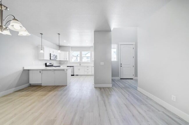 Building Photo - 1487 N 3830 W