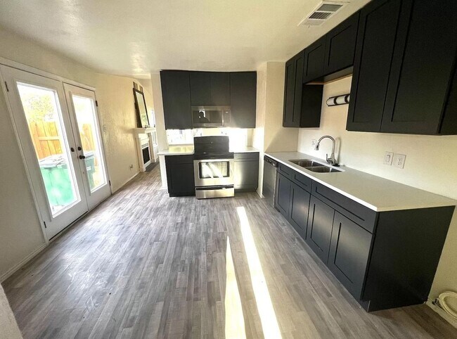 Foto del edificio - 1403 Churing Dr