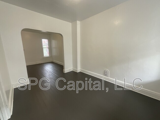 Foto del edificio - 829 W Poplar St