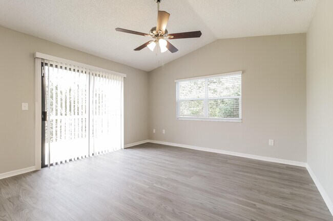 Building Photo - 3982 Ridgewood Dr