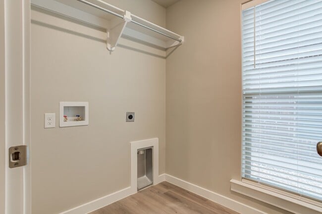 Foto del edificio - Brand New Beautiful 4-Bedroom Home in Sout...