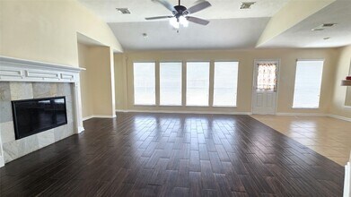 Building Photo - 2014 Pinecreek Pass Ln