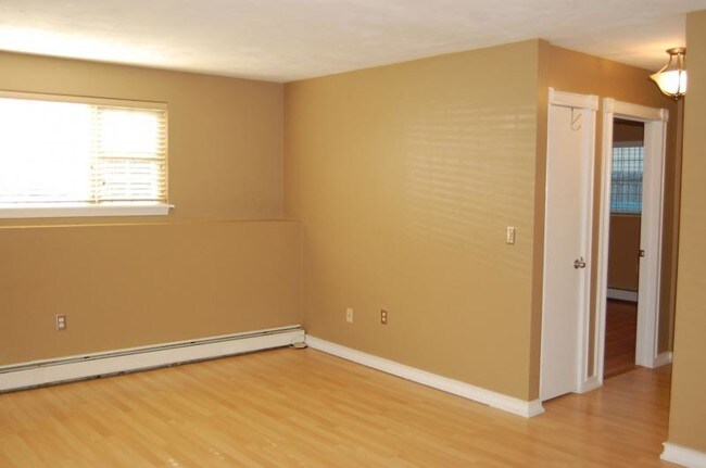 Building Photo - 2060 Mineral Spring Ave