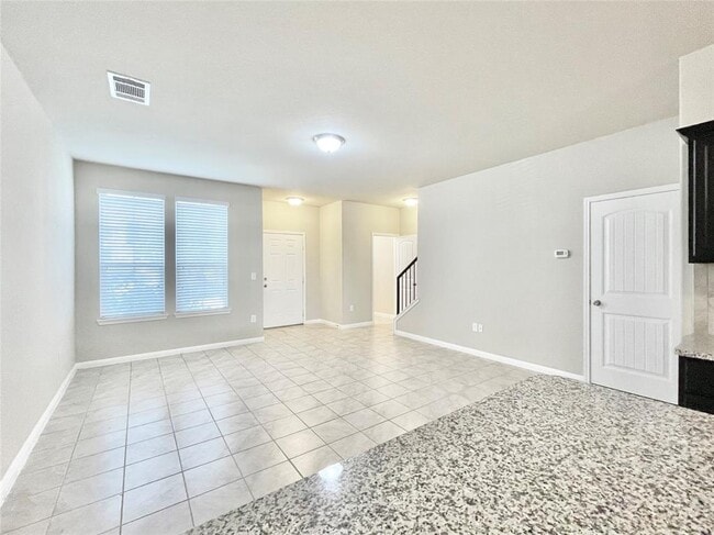 Building Photo - 415 Crater Lake Dr