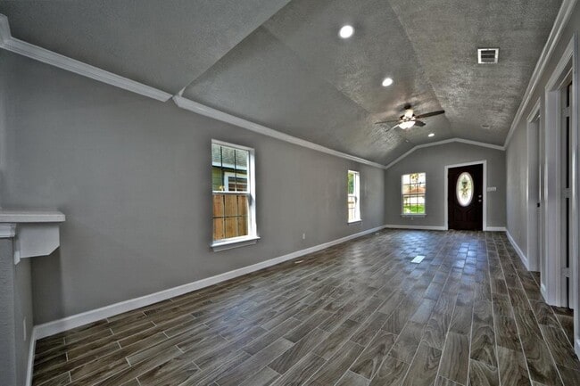 Building Photo - 1414 E 34th St