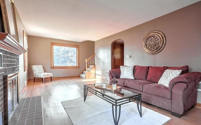 Foto del edificio - Coming Soon! Bright 3 Bedroom, 1 Bath Cape...