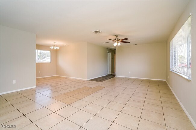 Building Photo - 30 Castlebar Cir