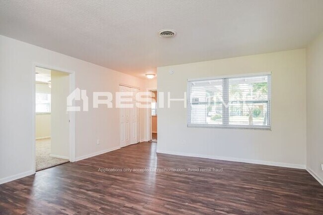 Foto del edificio - 4129 Kalwit Ln