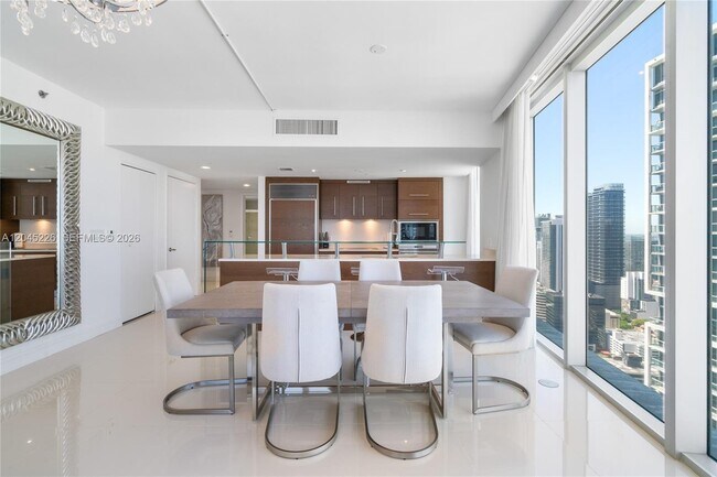 Foto del edificio - 475 Brickell Ave