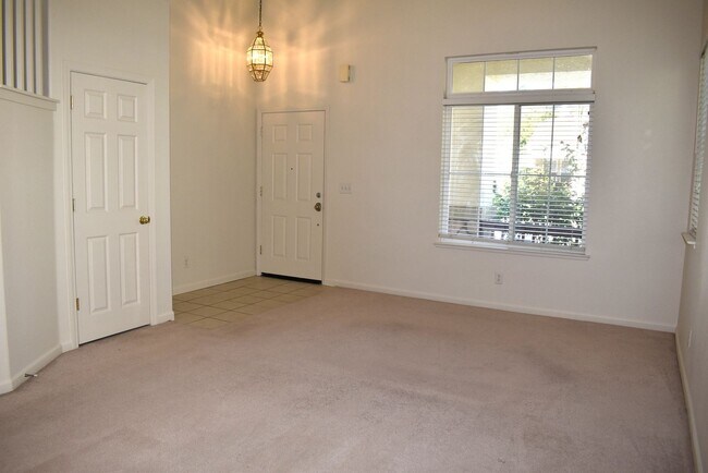 Foto del edificio - Resident Benefit Package Property
