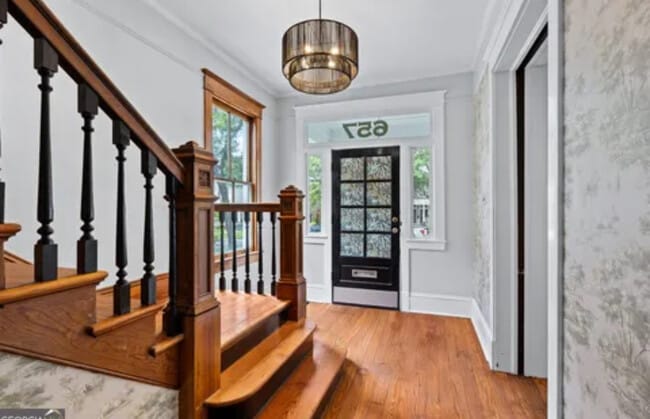 Building Photo - 657 E Henry St