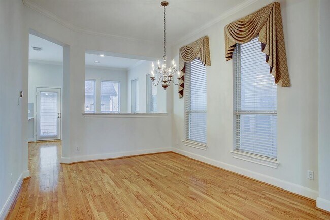 Foto del edificio - 3343 Memorial Crest Blvd