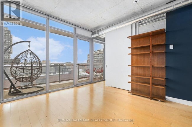 Building Photo - 360 McLeod St