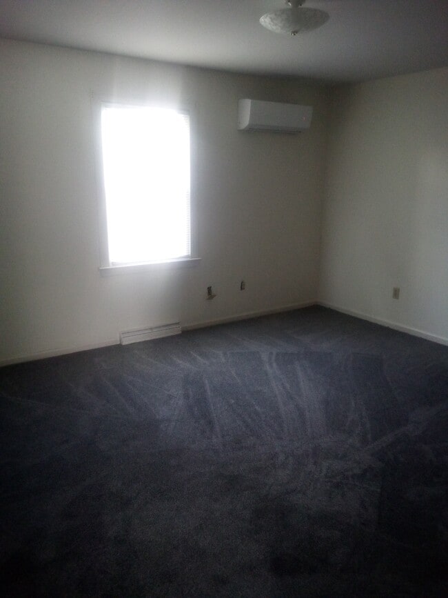 bedroom unfurnished - 703 Monroe St