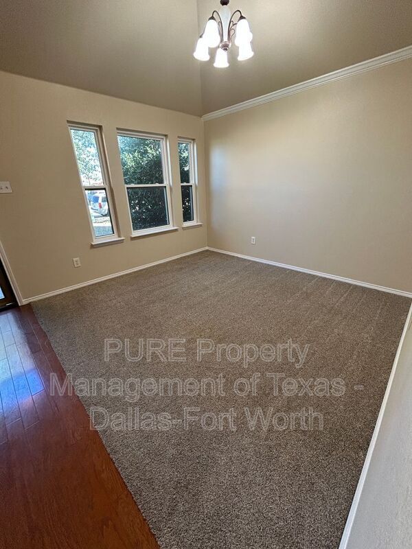 Building Photo - 7628 Hollow Forest Dr