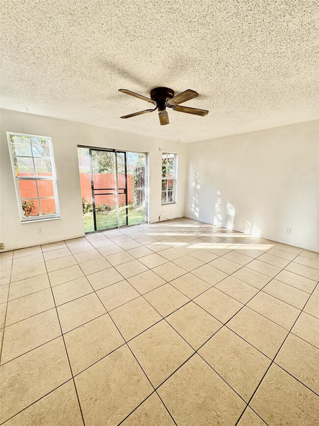 Foto del edificio - 680 Tennis Club Dr