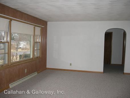 Building Photo - 301 Manor Dr