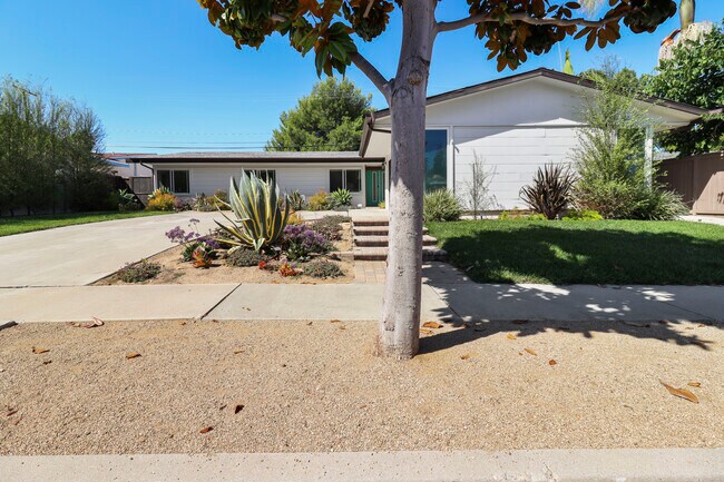 Building Photo - 28605 Golden Meadow Dr