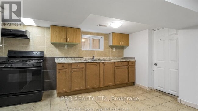 Building Photo - 760 Aylmer Ave