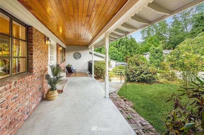 Foto del edificio - 12325 24th Ave NE