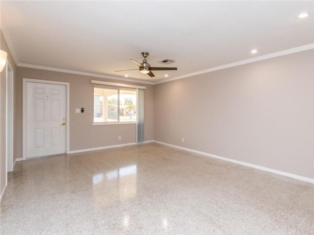 Foto del edificio - 1763 NE 52nd St