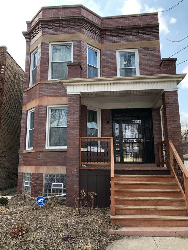 Primary Photo - 6744 S St Lawrence Ave